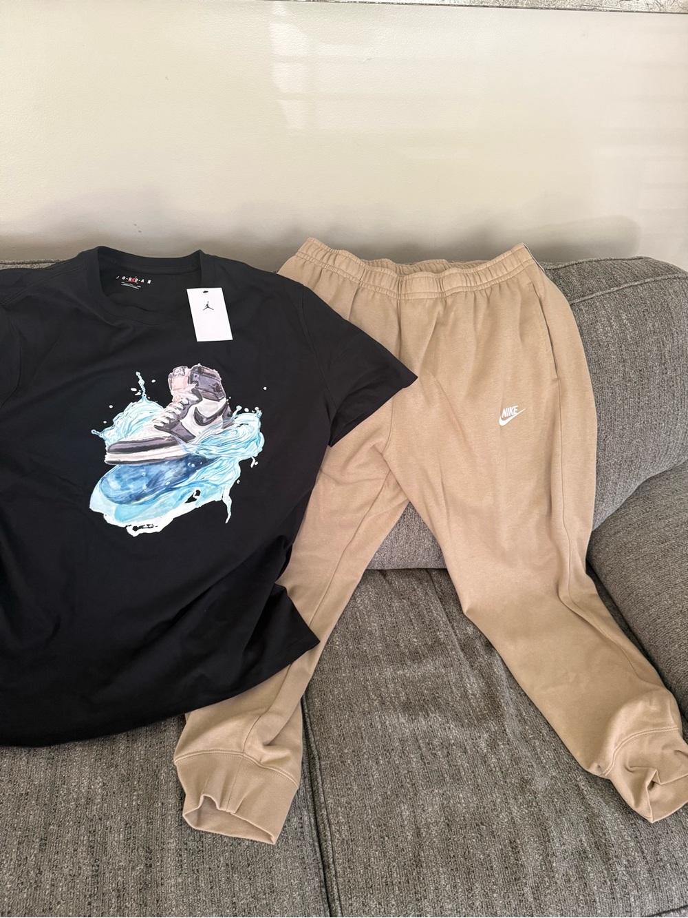 New Nike t shirt and jogger set. Both size XL new with tags. Never worn